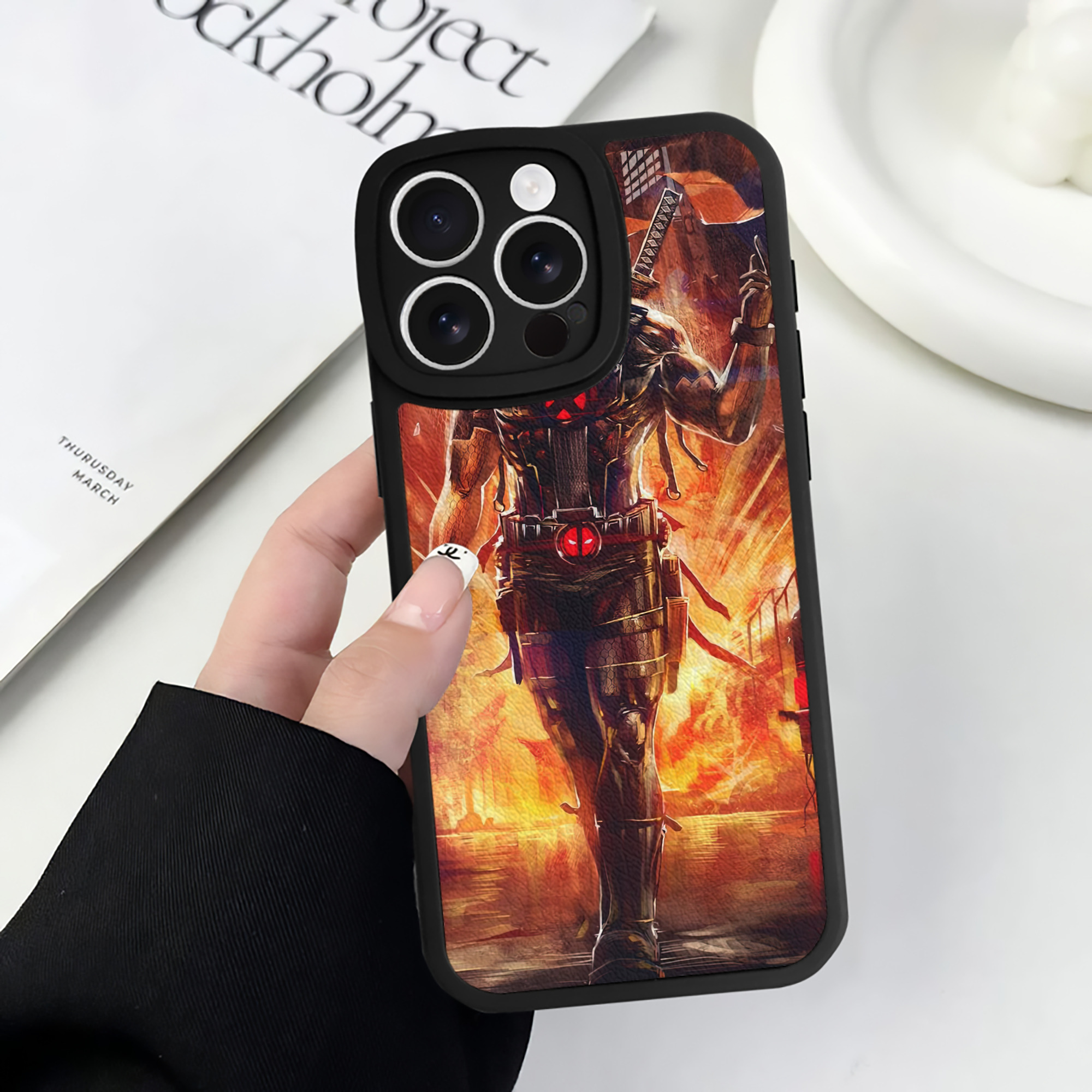 （画像用） Deadpool デッドプール 【iPhone 16シリーズ対応】シリコンスマホケース（レザー調） 材質：シリコン